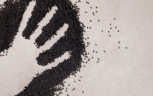 Семена черного тмина помогают в борьбе с ожирением, выяснили ученые