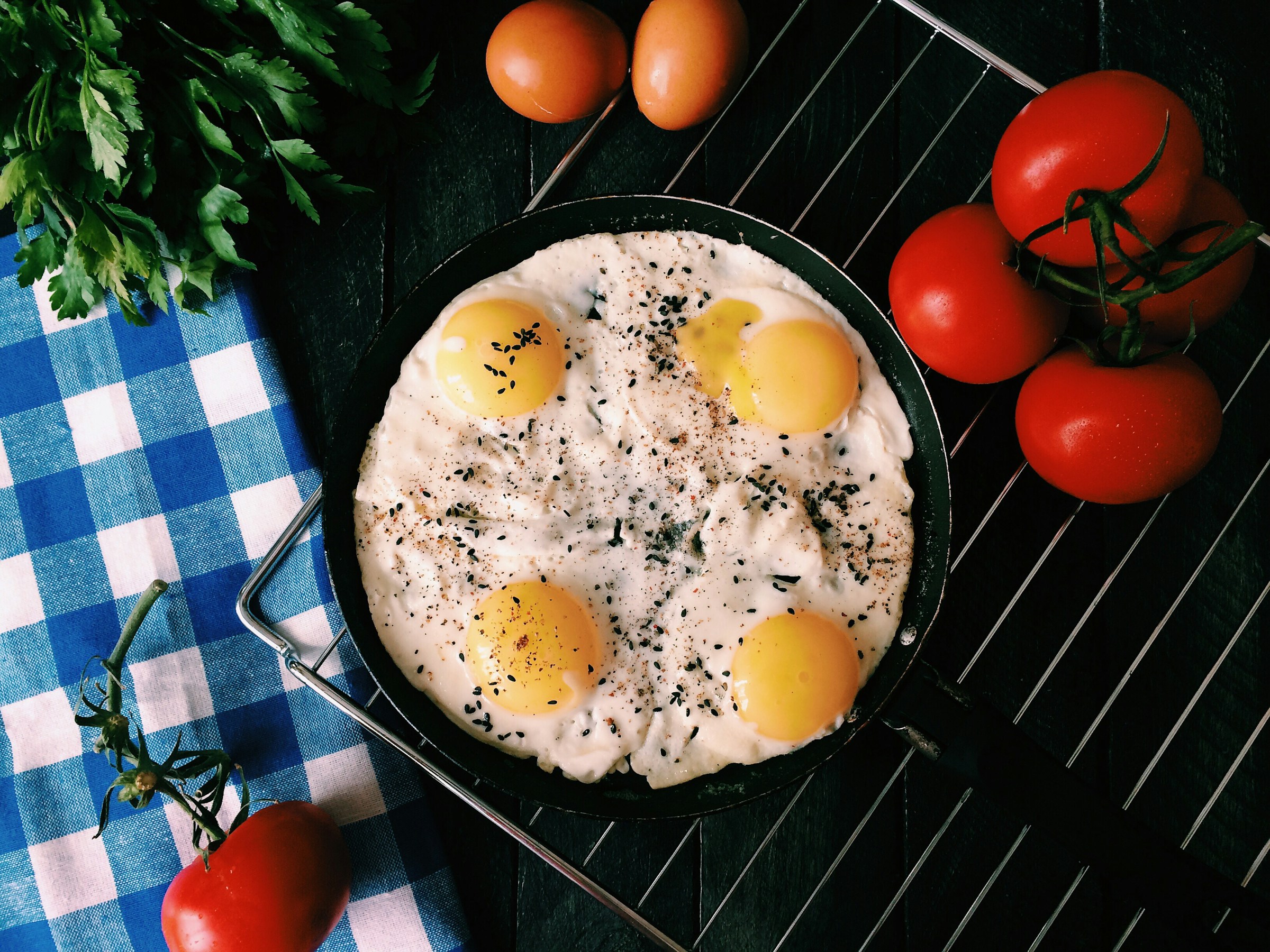 Продукты, богатые белком: рыба, яйца, тофу, бобовые, греческий йогурт; мышечная масса, старение, диета, восстановление после тренировки, сытость, профилактика